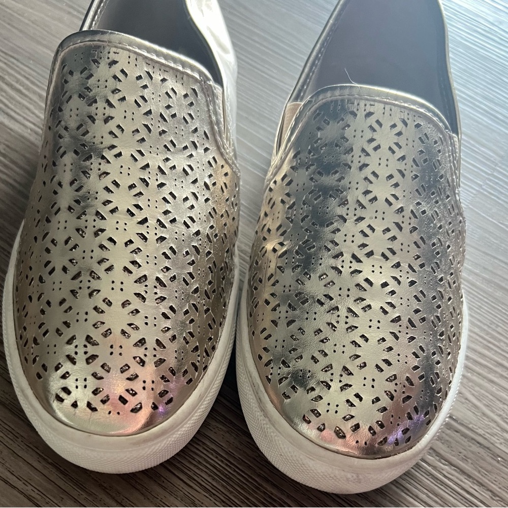 Girls Report slip on gold shoes size 4